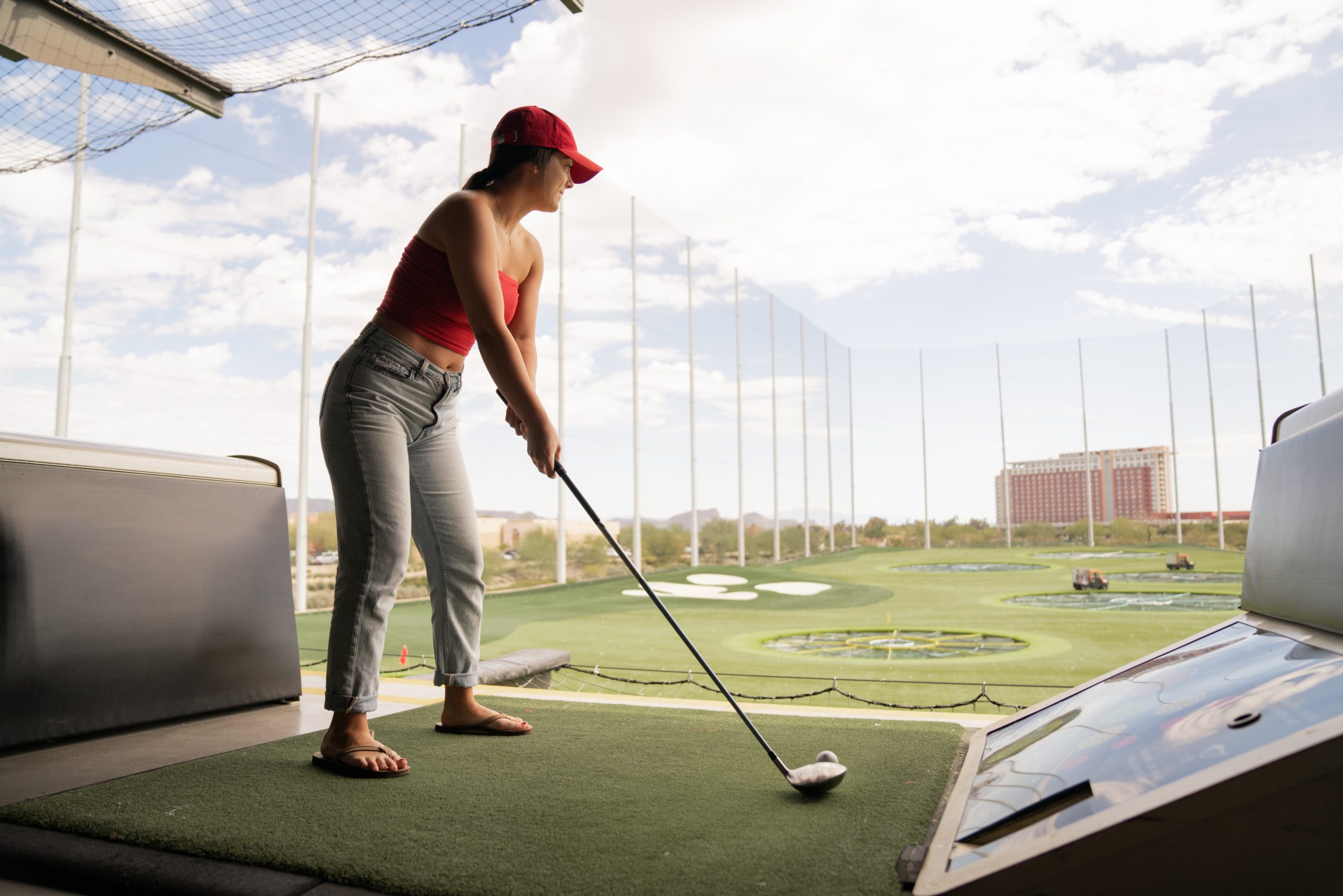 女性はゴルフの打ちっぱなし練習場にどんな服装で行けばいい Attiva